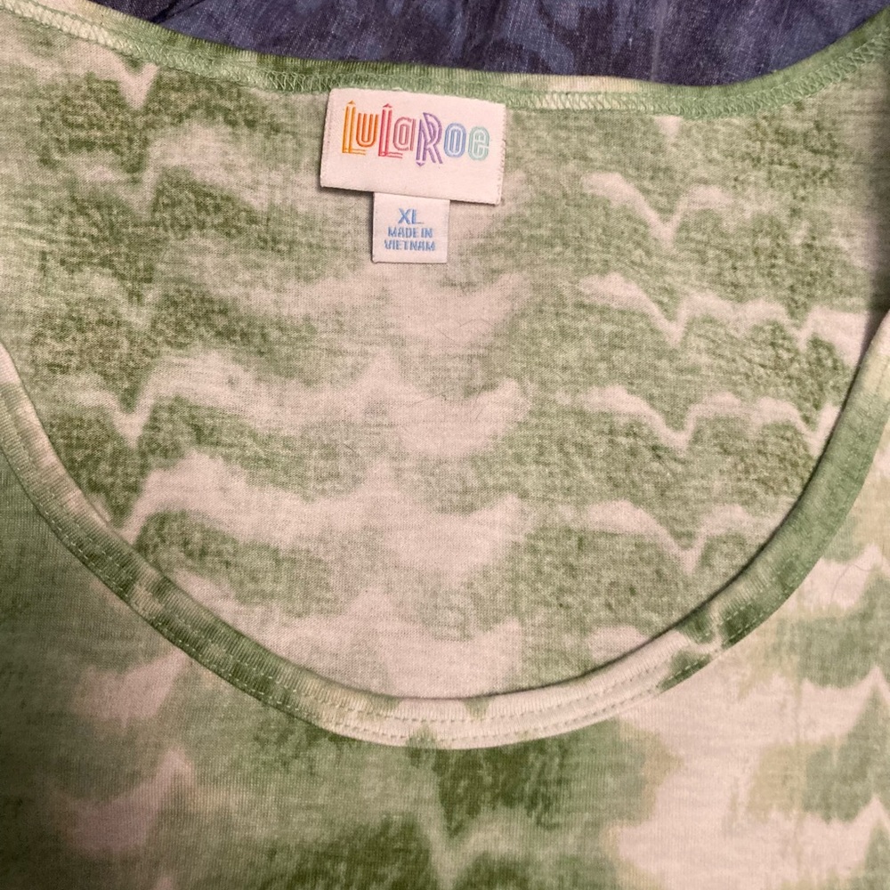 Lularoe top - Picture 2 of 2